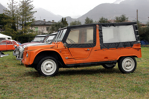 Citroen Mehari Тунис для туристов: Citroen Mehari. BMW X6.