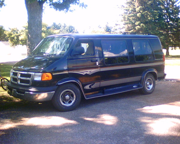 Dodge Ram Van Тест-драйв Hyundai Grandeur: Dodge Ram Van.