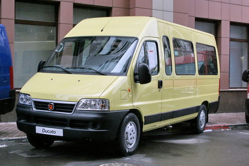 Fiat Ducato Сравните с KIA Carens - Fiat Ducato.