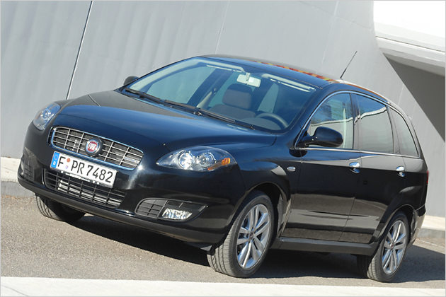 Fiat Croma Fiat уже дарит машины: Fiat Croma. FIAT. Новые итальянцы в России.