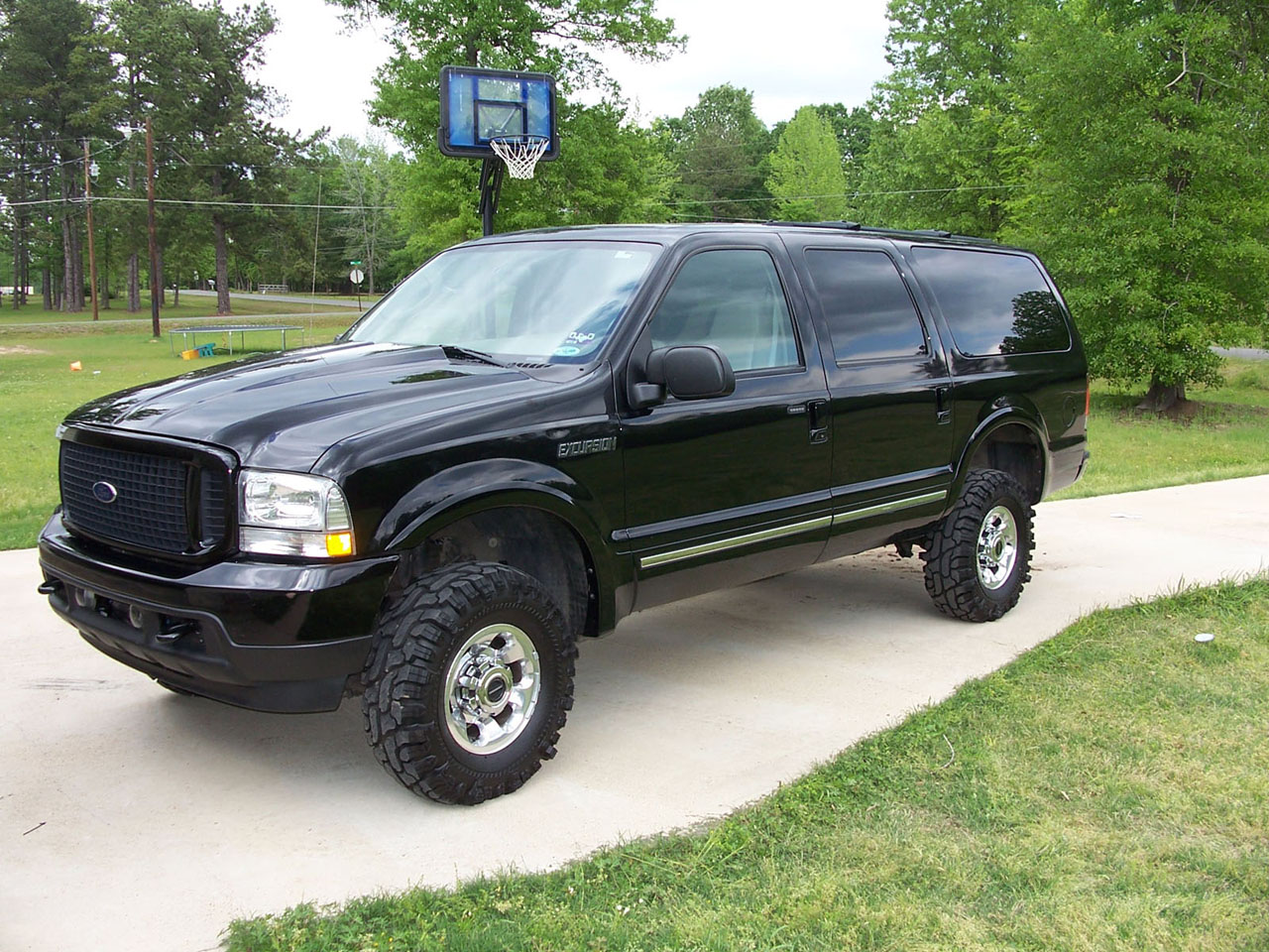 Ford Excursion Страхование Ford - Ford Excursion. Лимузин Ford Excursion напрокат.