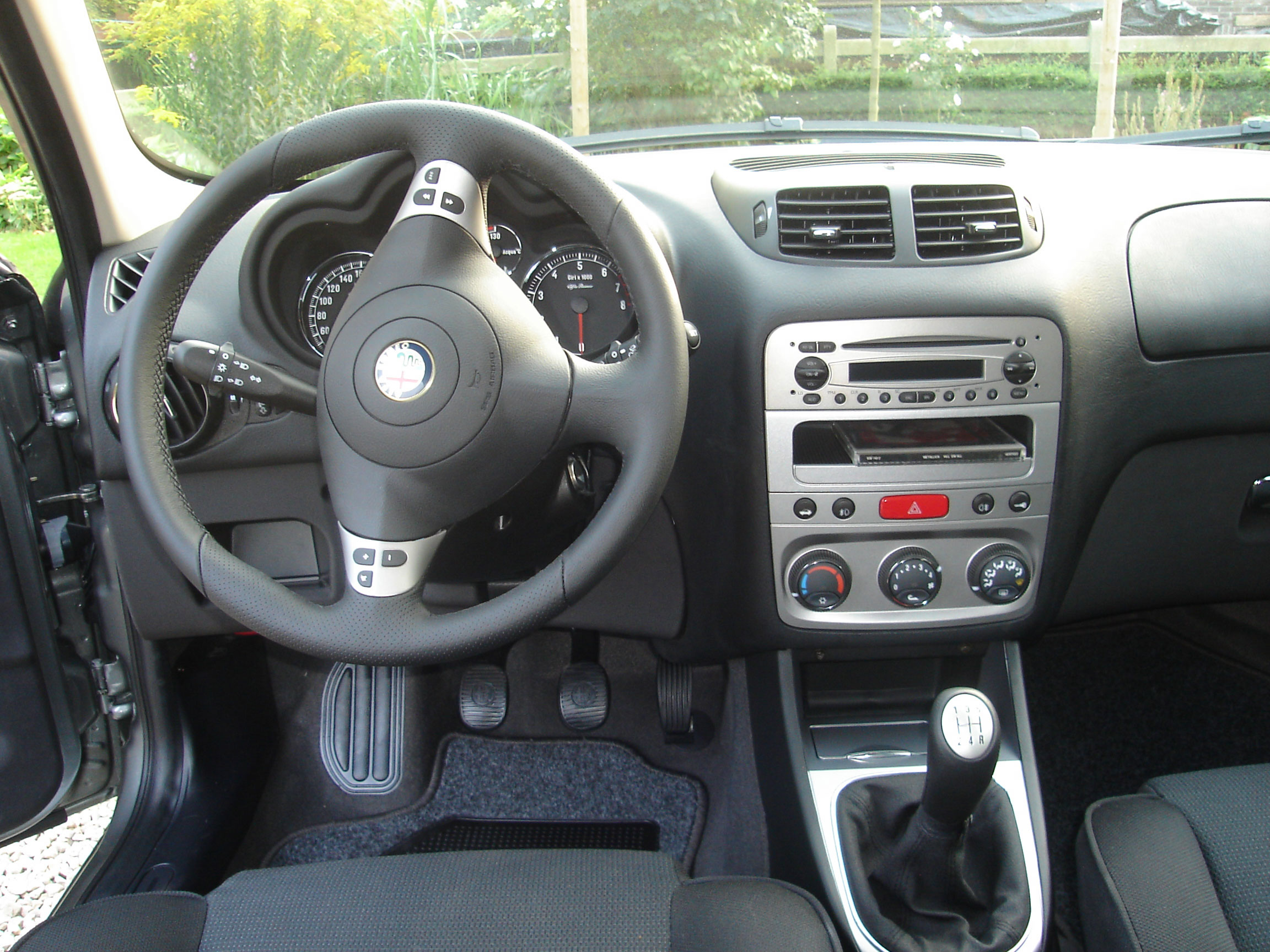 Alfa Romeo 147 Автомобили Alfa Romeo 147: Alfa Romeo 147.