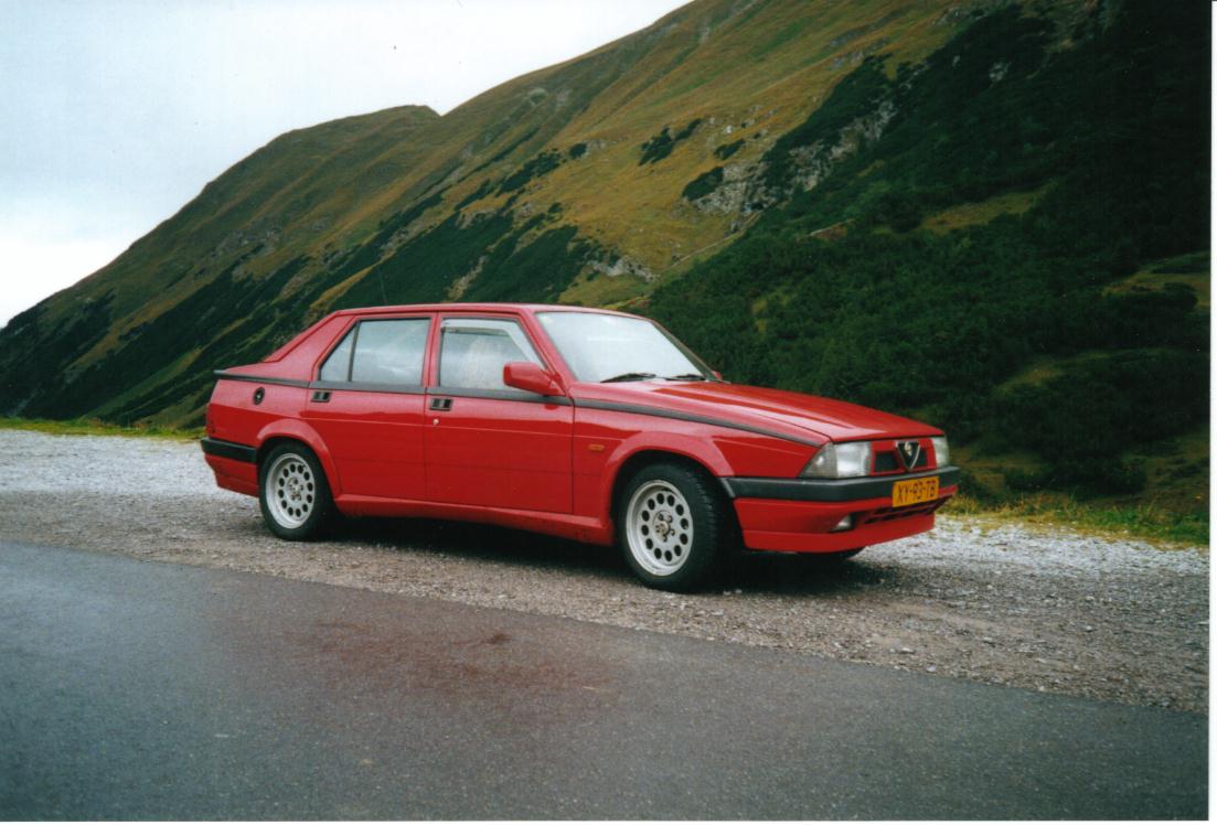 Alfa Romeo 75 Alfa Romeo Книга руководство: Alfa Romeo 75.