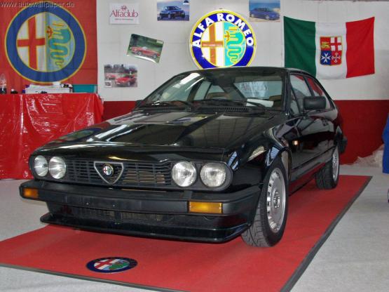 Alfa Romeo 6 Загрузи песни: Музыка Ovi - Alfa Romeo 6. Ищете Alfa Romeo 6?