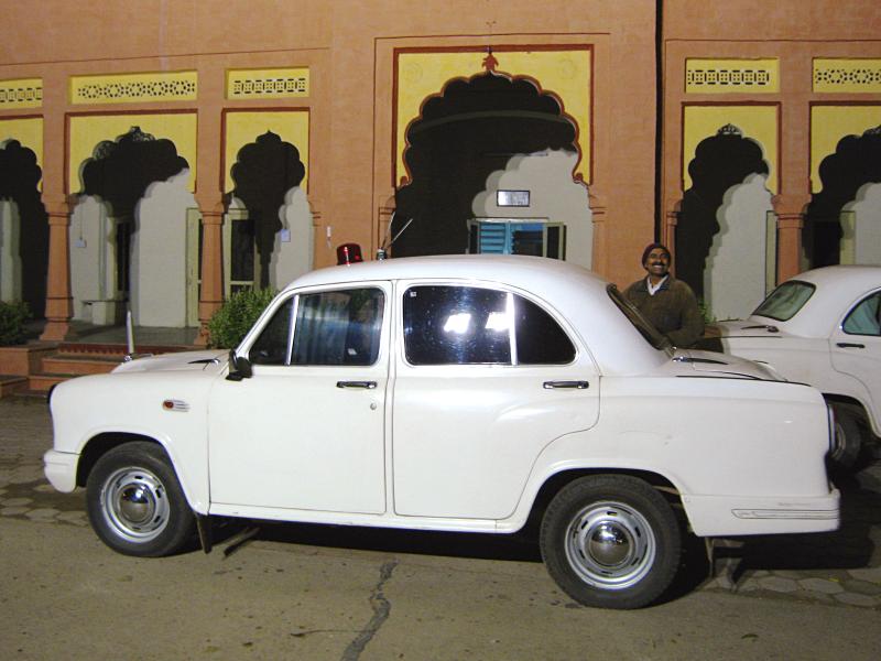 Hindustan Ambassador Производители грузовой техники: Hindustan Ambassador. Отель Ambassador стал дешевле.