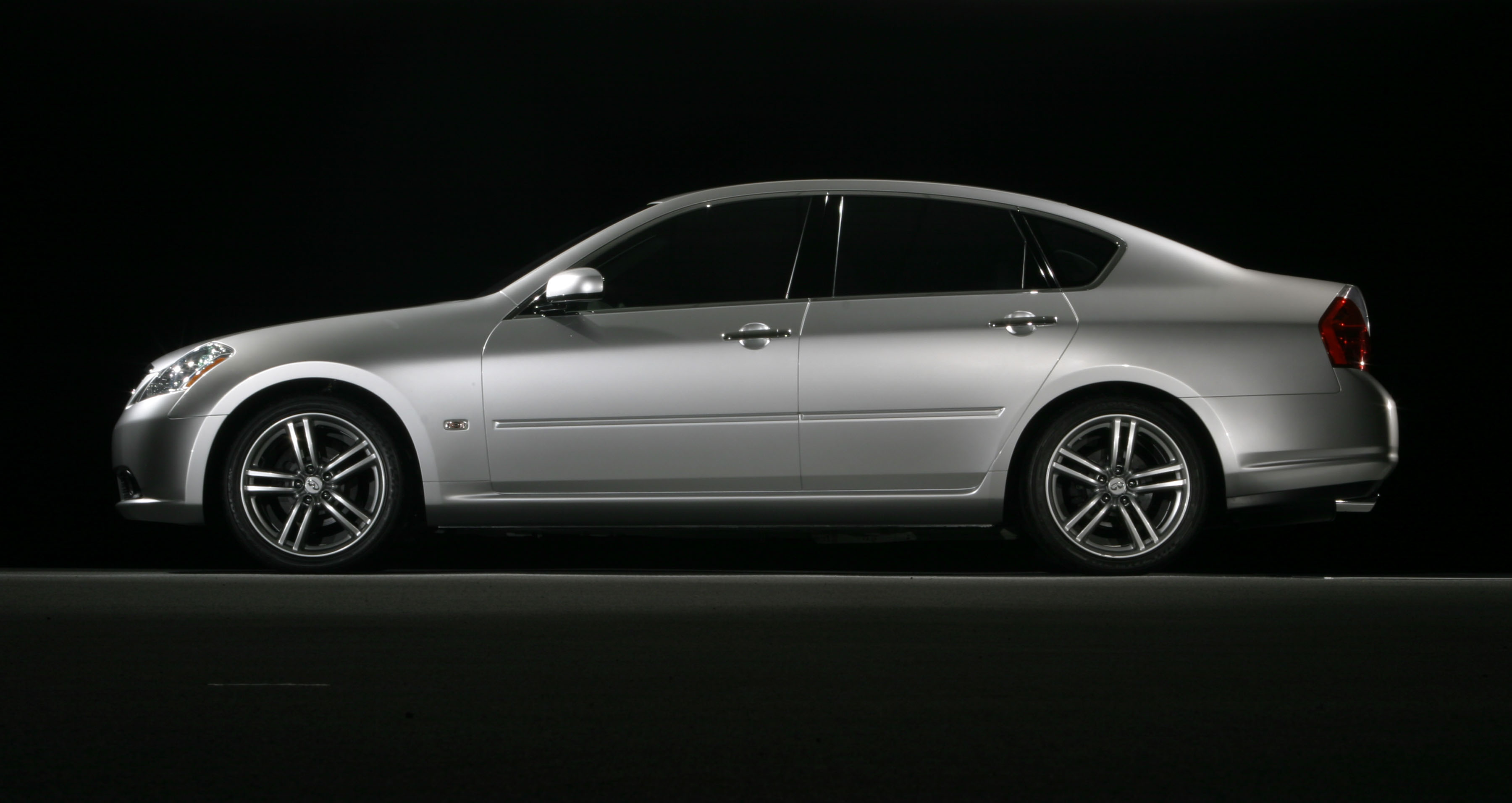 Infiniti M35 Выкуп Infiniti M35 в РИ-Авто: Infiniti M35. INFINITI - Есть всё.