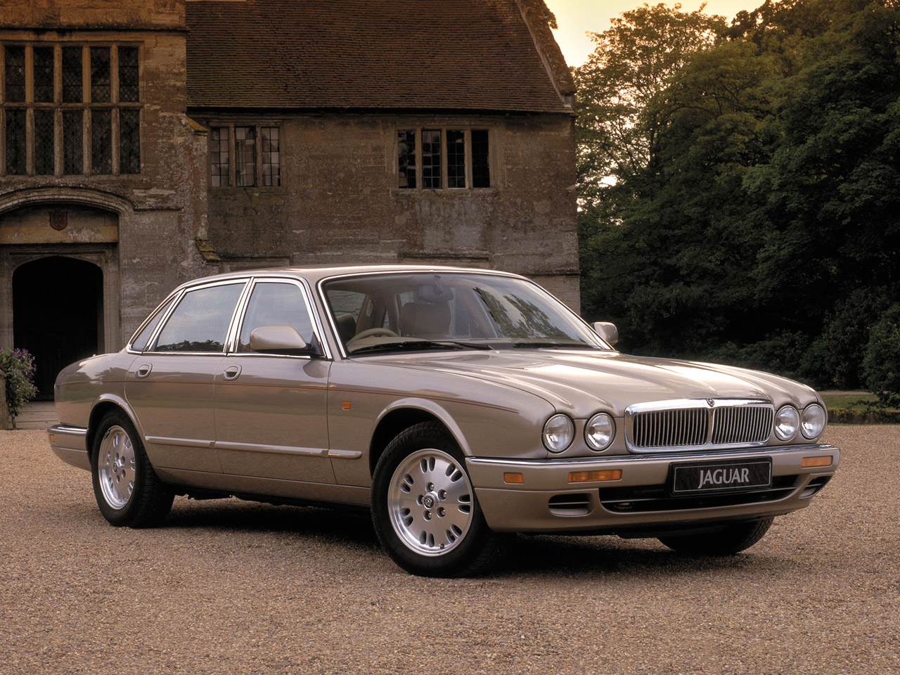 Jaguar XJ6 Тест-драйв Jaguar XF - Jaguar Xj6.