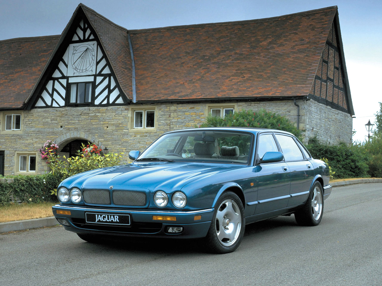 Jaguar XJR Jaguar XJR по низким ценам.