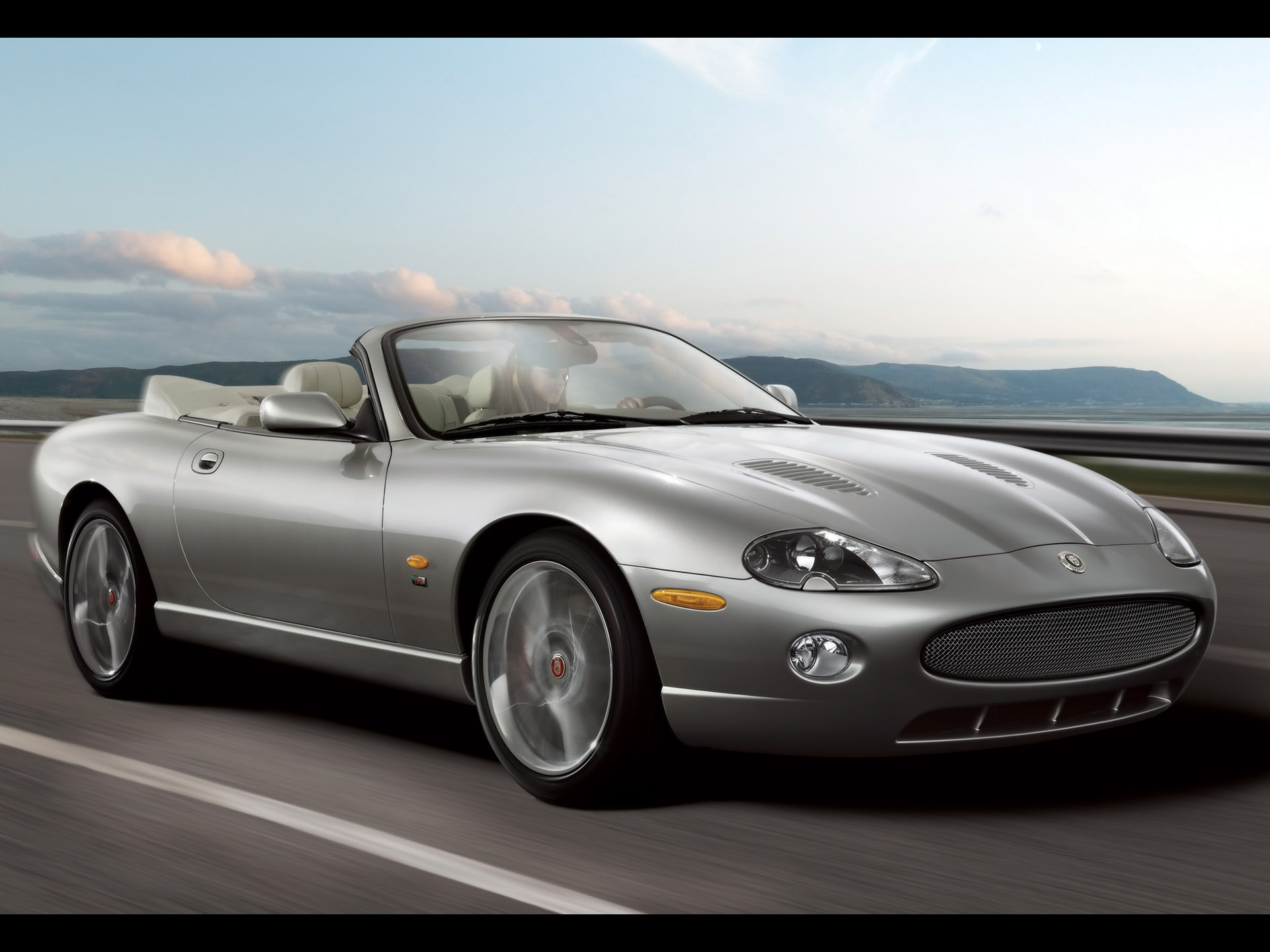 Jaguar XK Подбор нового автомобиля: Jaguar XK. Jaguar EZ-One.