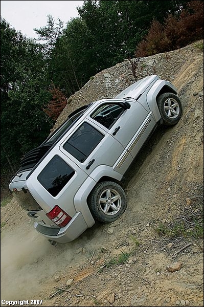 Jeep Liberty Тест-драйв Hyundai Grandeur - Jeep Liberty.