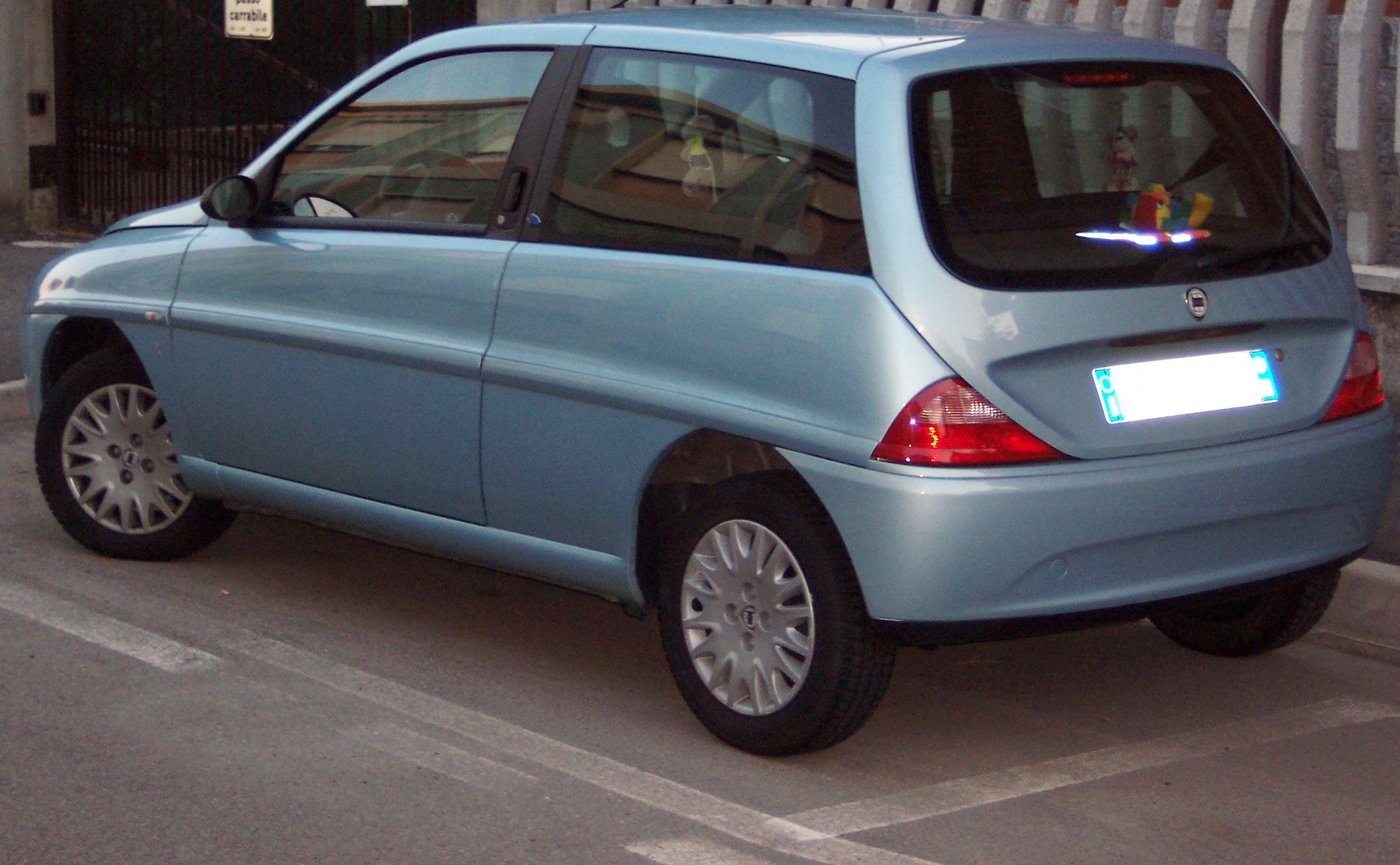 Lancia Y Тест-драйв Alfa Romeo MiTo - Lancia Y. Lancia Y в Москве.