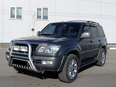 Lexus LX 470 Lexus LX 570: скидка 1 млн. руб: Lexus LX 470.