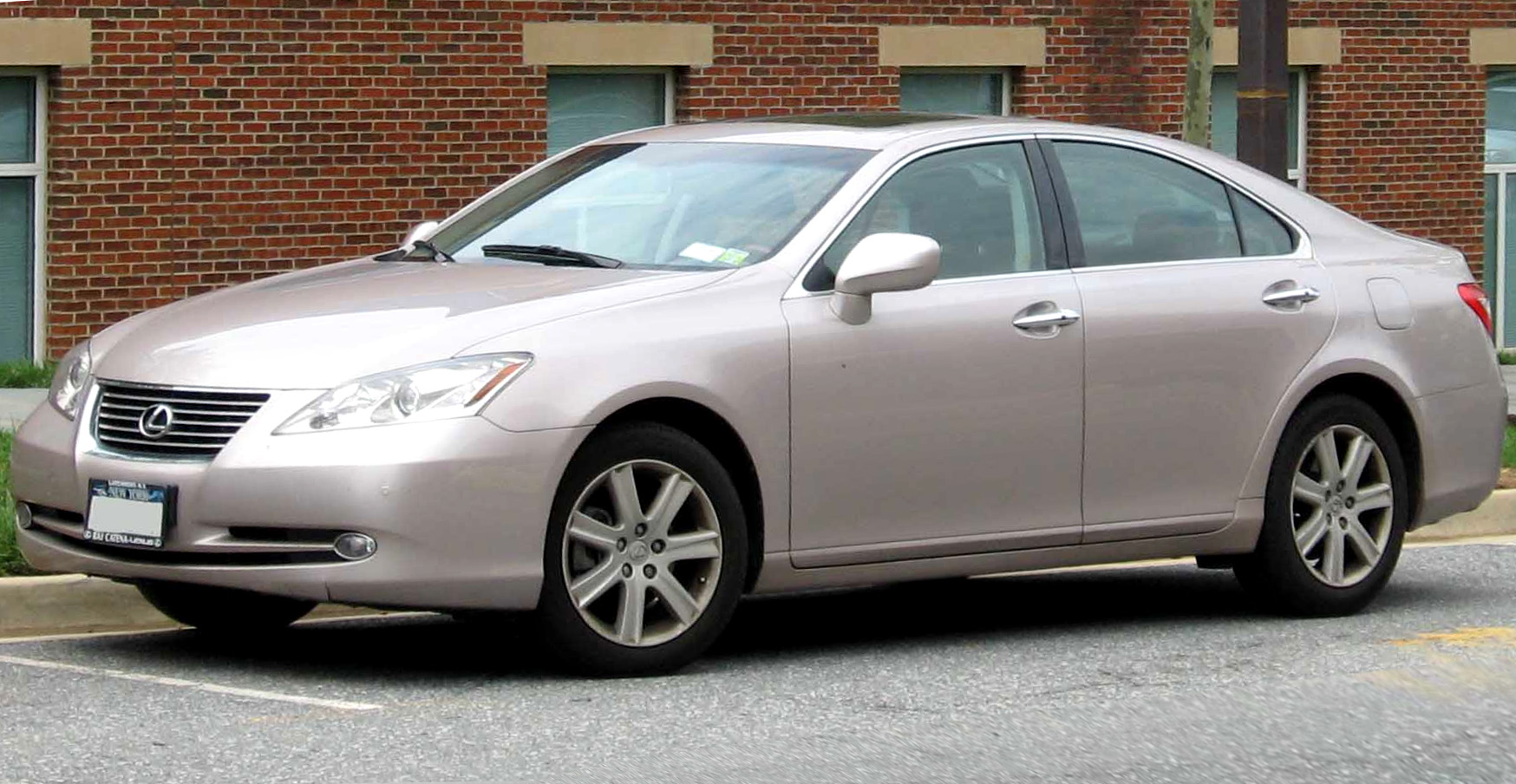 Lexus ES 350 Ищете Lexus ES - Lexus ES 350. Подбор нового автомобиля.