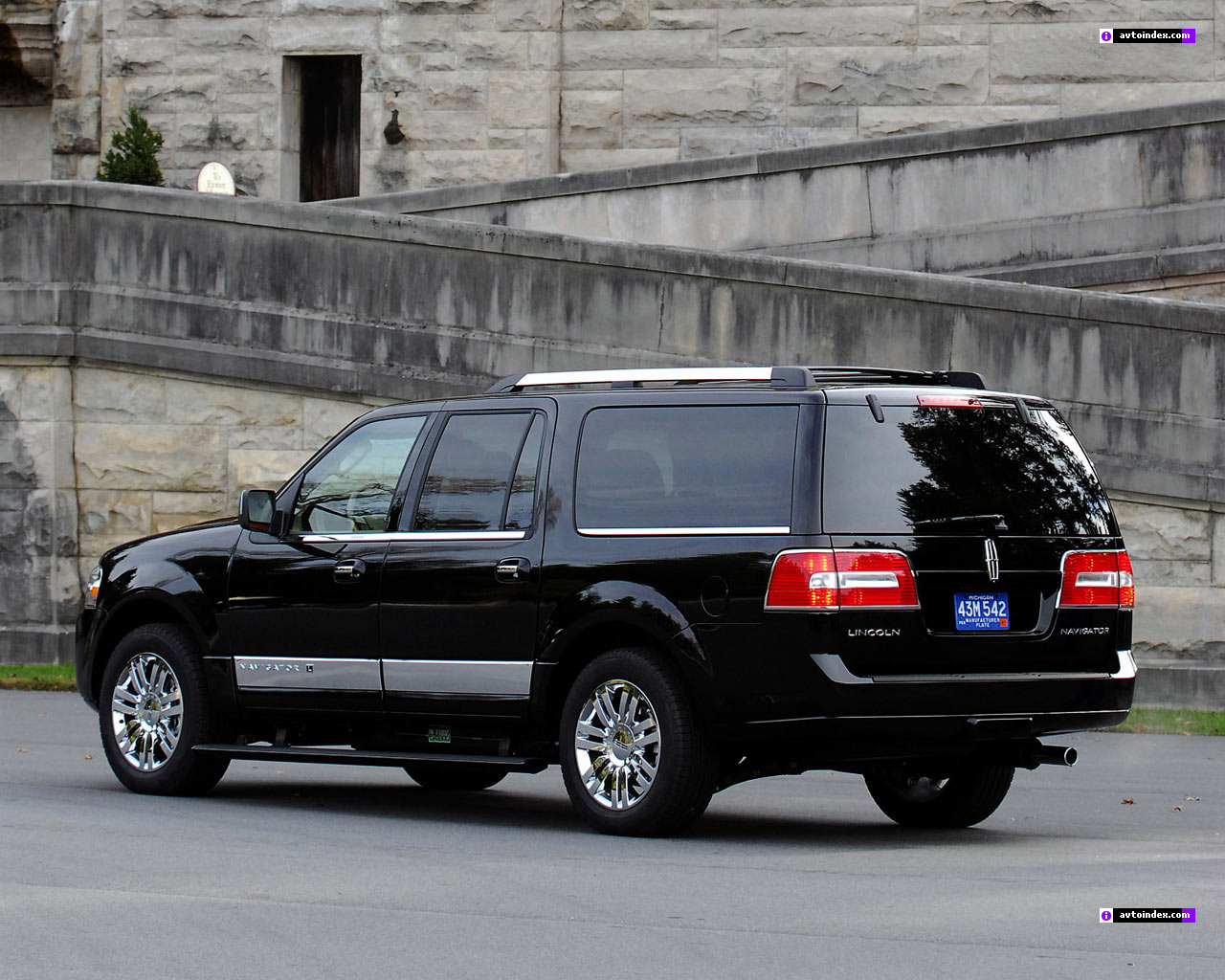 Lincoln Navigator Rolls-Royce: Lincoln Navigator. Lincoln. Скидки.