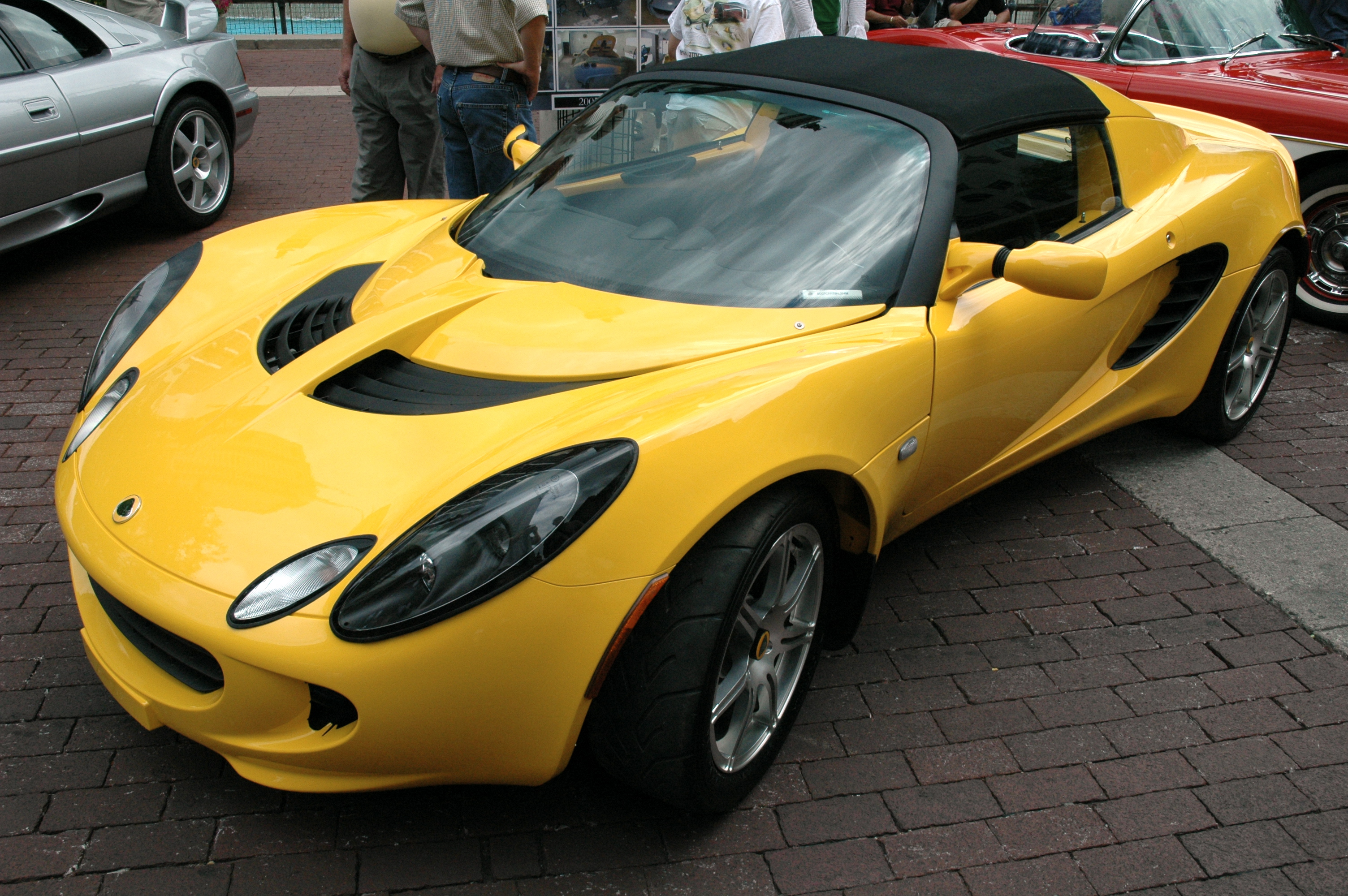 Lotus Elise Купить новый Lotus Elise.