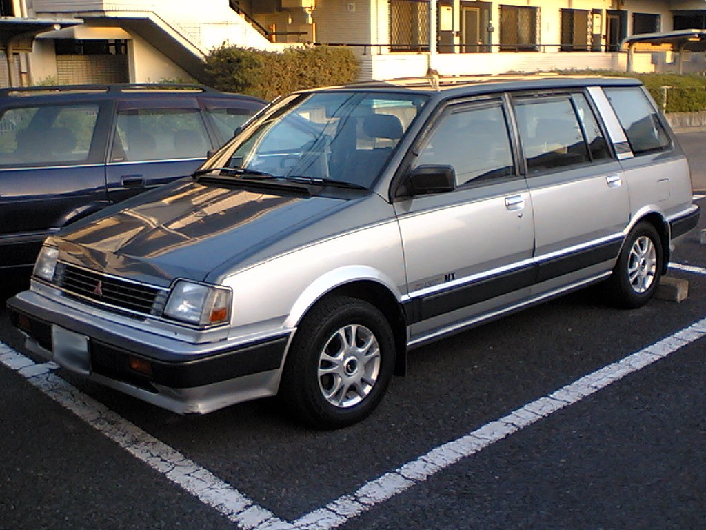 Mitsubishi Chariot Подбор нового автомобиля - Mitsubishi Chariot. Тест-драйв Mitsubishi OutlanderXL.