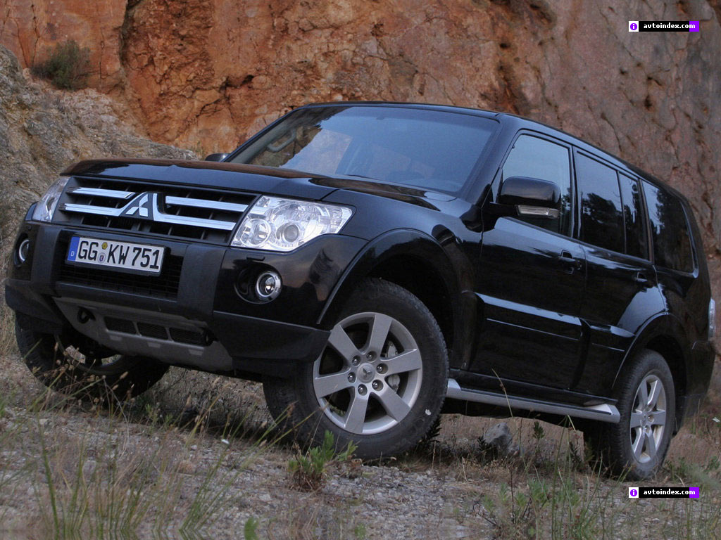 Mitsubishi Pajero Новые MITSUBISHI. Условия лучше: Mitsubishi Pajero. Pajero IV от 1 357 000 р.