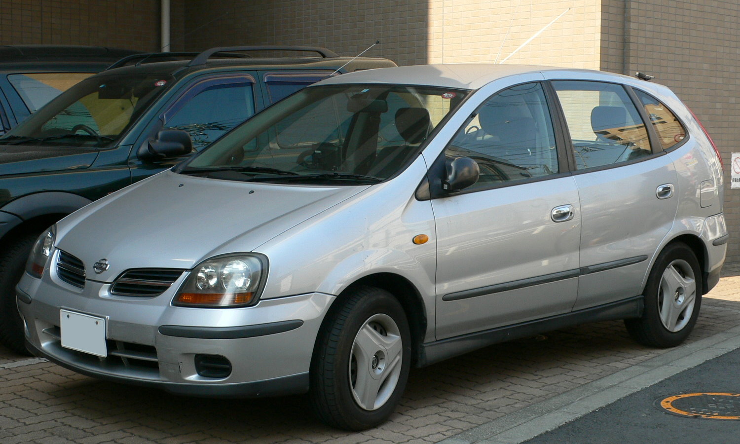 Nissan Tino Все о Nissan: Nissan Tino. Nissan Книга руководство.