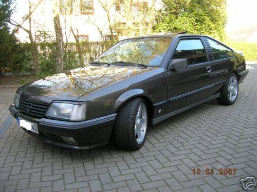 Opel Monza Тест-драйв Mitsubishi Lancer Evo: Opel Monza.