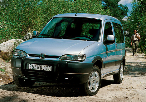 Peugeot Partner Peugeot Partner Teepee: Peugeot Partner. А может быть Ford с выгодой?