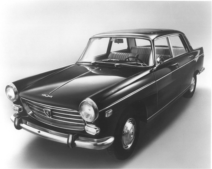 Peugeot 404 Тест-драйв Mitsubishi Lancer Evo: Peugeot 404.