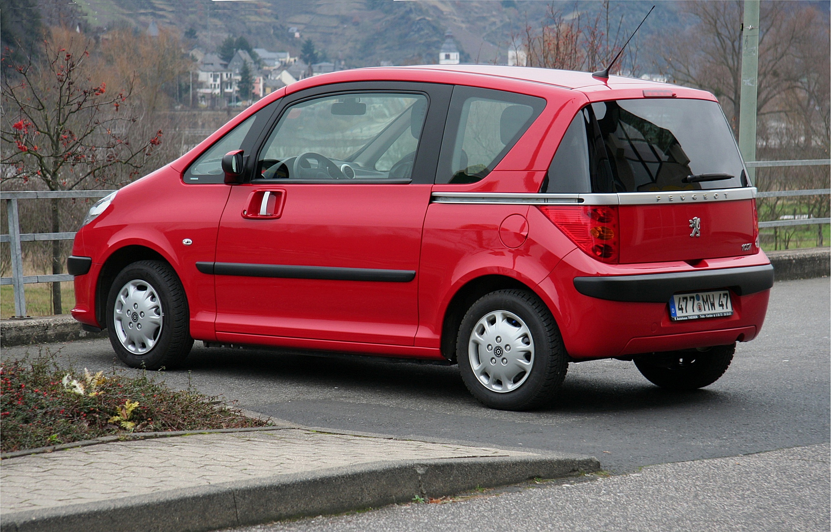 Peugeot 1007 Подбор нового автомобиля: Peugeot 1007. Тест-драйв Subaru Legacy STI.