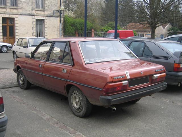 Peugeot 305 Все о Peugeot: Peugeot 305.