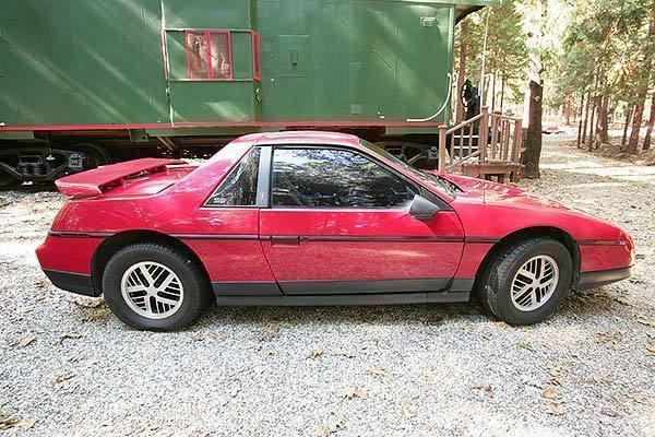 Pontiac Fiero Pontiac Fiero в Москве - Pontiac Fiero. Pontiac. Скидки.