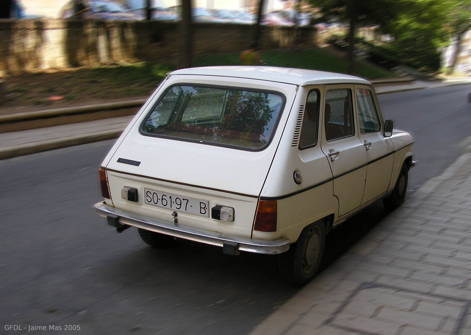 Renault 6 Официальный сайт Renault: Renault 6. Подбор нового автомобиля.