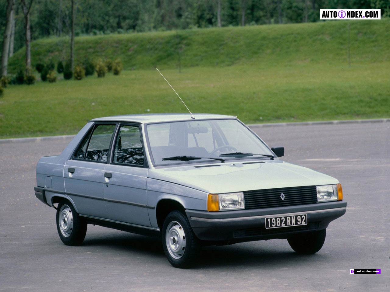 Renault 30 Официальный сайт Renault - Renault 30. Renault фото.