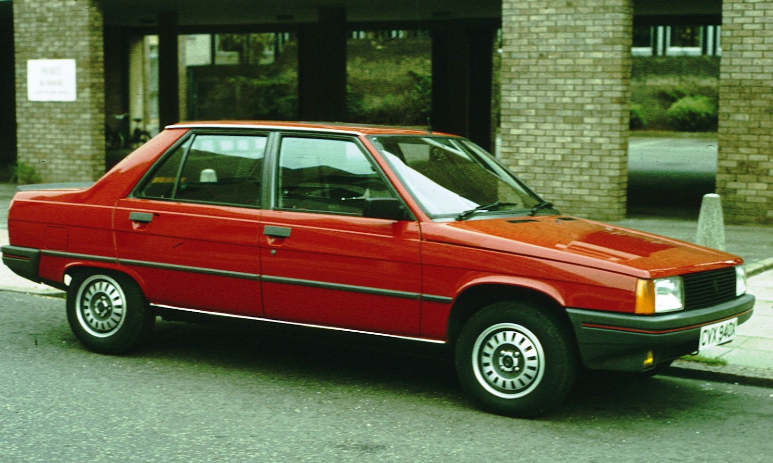 Renault 9 Доска объявлений - AutoRepo: Renault 9. Renault Книга руководство.