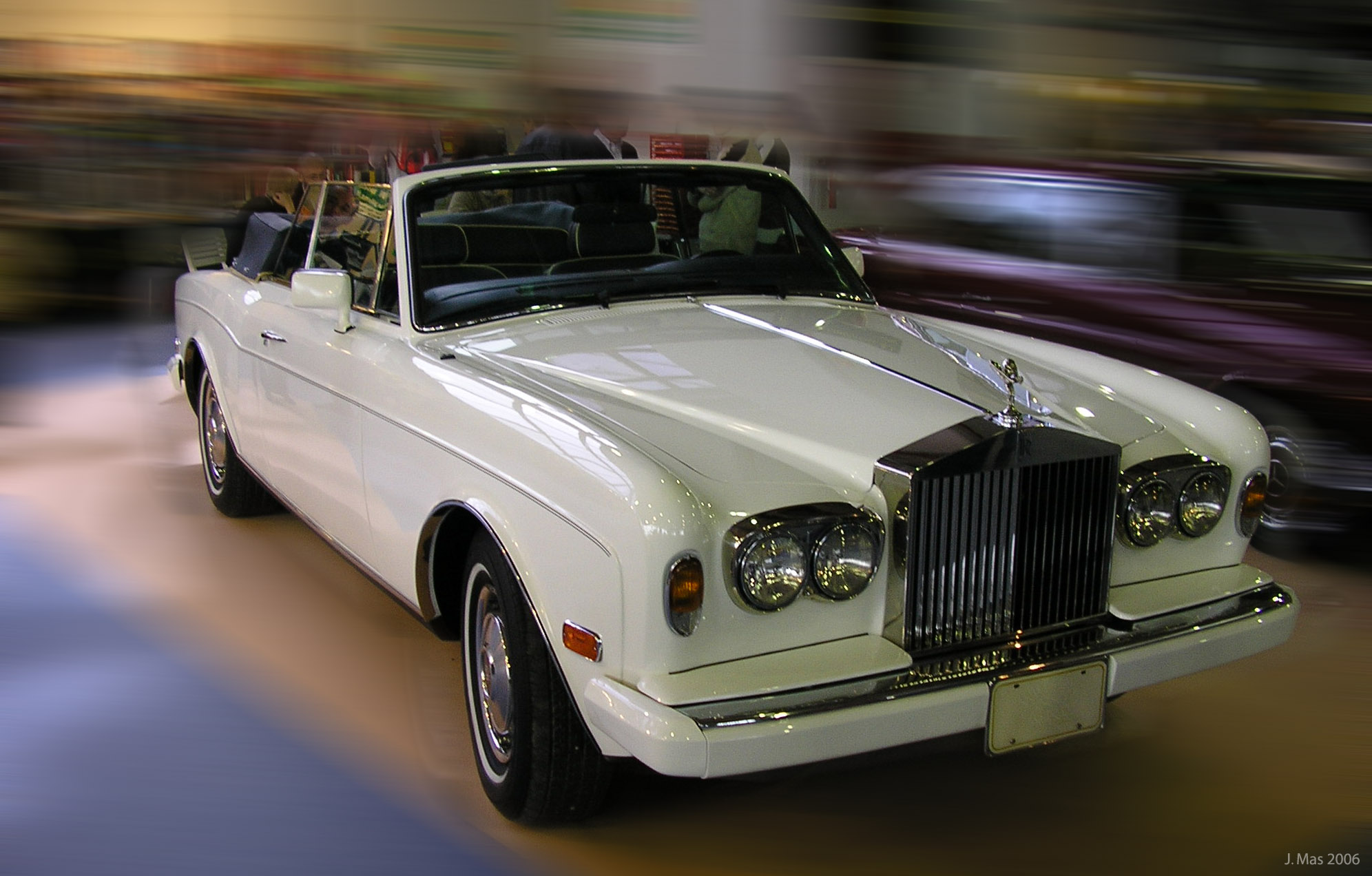 Rolls-Royce Corniche Купить новый Rolls-Royce Corniche.