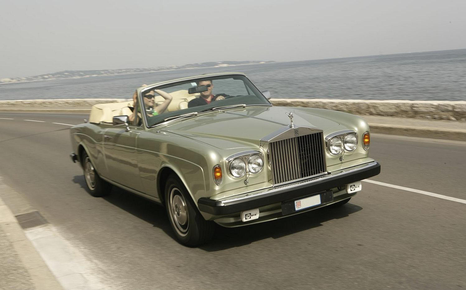 Rolls-Royce Corniche Авто б/у Rolls-Royce Corniche.