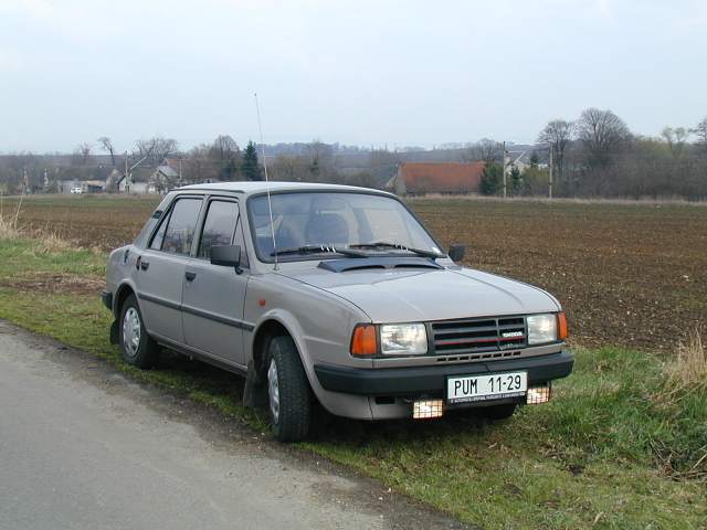 Skoda 125 Тест-драйв Skoda Octavia Combi: Skoda 125. Доска объявлений.