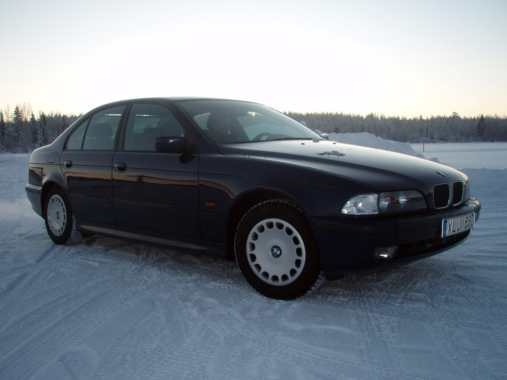 BMW 525 Новые BMW. Гарантия. Лизинг: BMW 525. BMW 5. Официальный дилер в Москве.