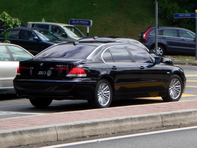 BMW 730 Ремонт и обслуживание BMW 730 e65.