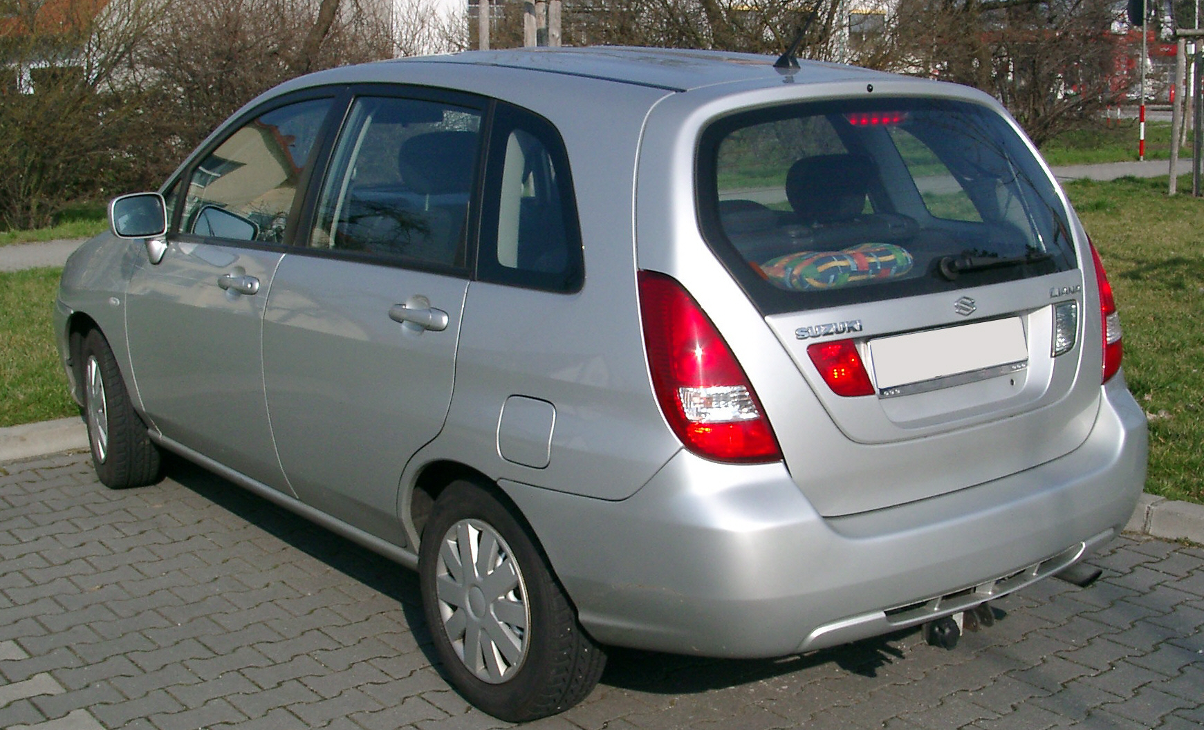 Suzuki Liana Огромная база данных о Suzuki: Suzuki Liana. Автомобили Suzuki в Москве.