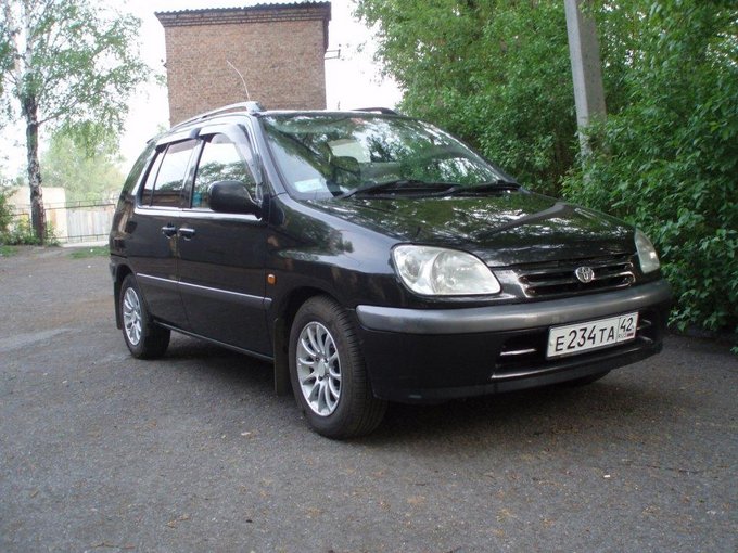 Toyota Raum Toyota Raum цена без скидки.