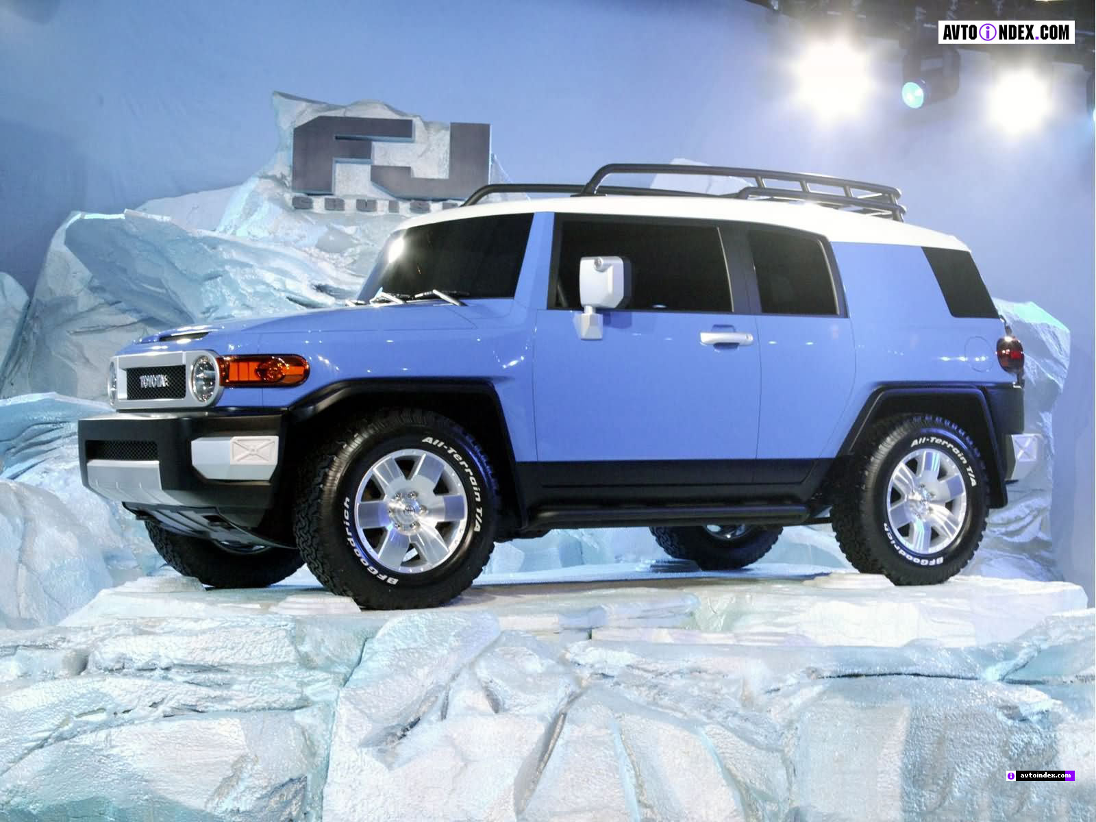 Toyota FJ Cruiser Узнай все о Toyota Cruiser: Toyota FJ Cruiser.