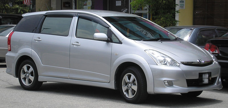 Toyota Wish Тест-драйв Toyota Prius Hybrid - Toyota Wish. Oldtimer Pontiac.