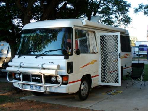 Toyota Coaster Автобусов MITSUBISHI FUSO Япония - Toyota Coaster.