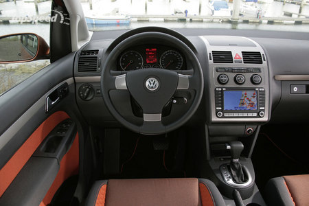 Volkswagen Touran Новый VW Touran от дилера: Volkswagen Touran. 1Din VW New Beetle c 98.