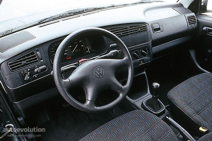 Volkswagen Golf  III Тест-драйв Ford Focus ST - Volkswagen Golf  III.