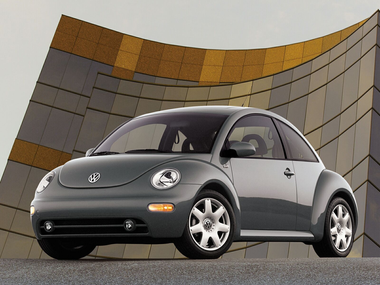 Volkswagen New Beetle Volkswagen уже дарит машины - Volkswagen New Beetle. Volkswagen Книга руководство.