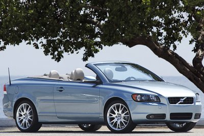 Volvo C70 Convertible Тест-драйв Toyota RAV4 2,4: Volvo C70 Convertible. Доска объявлений - AutoRepo.