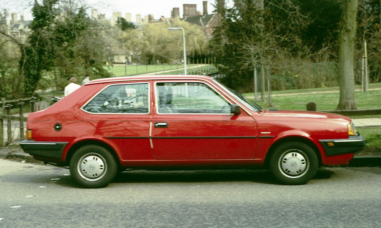 Volvo 340 Автомобили Volvo: Volvo 340. Фотографии автомобилей.